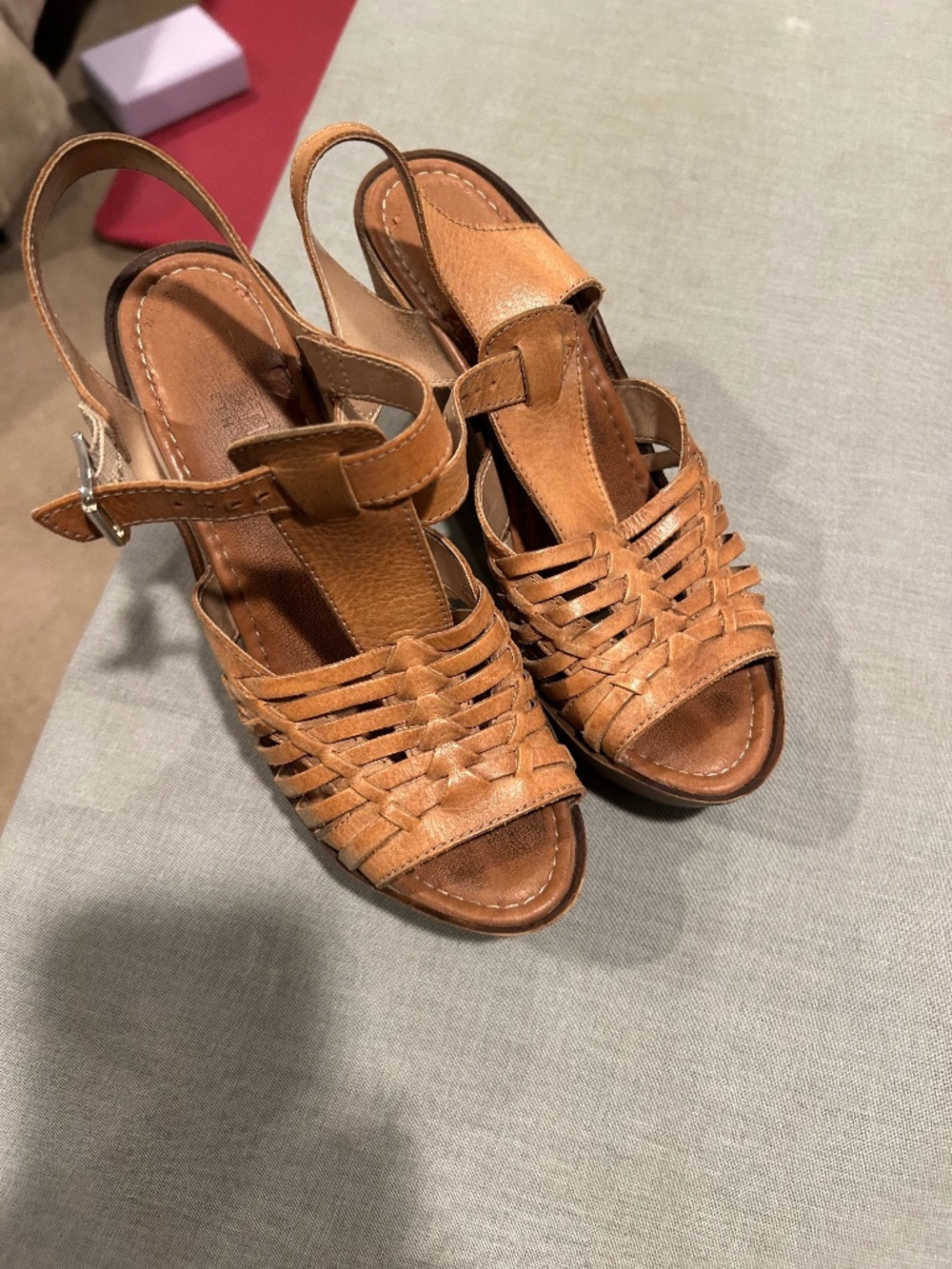 Kenneth Cole Resction sandal